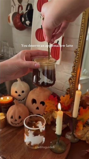 Applemallow latte 🍂🍎 Happiest September friends! I am kicking off the ‘Ber months with a cozy iced