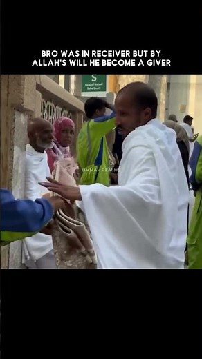 Man Gives His Prayer Mat to Someone Who Missed It 🕌💚