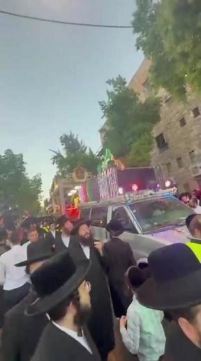 Pomp and Ceremony in Yerushalayim Hachnassas Sefer Torah by NY Philantropist Reb Yoel Landau