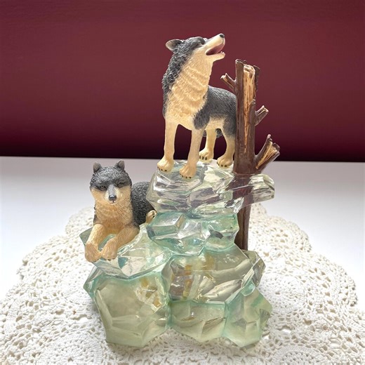Wolf Pack Figurine, Arctic Wildlife Sculpture, Icy Base, Resin Collectible Statue - Etsy