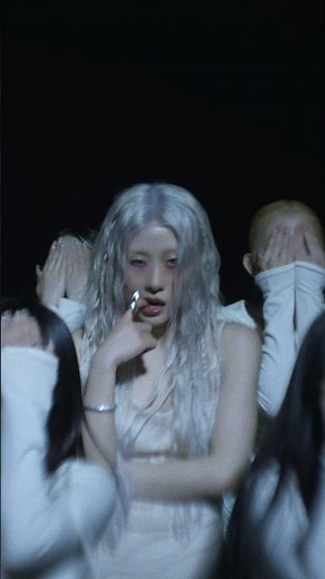 Yves ‘NAIL (feat.Lolo Zouaï)’ Performance Video