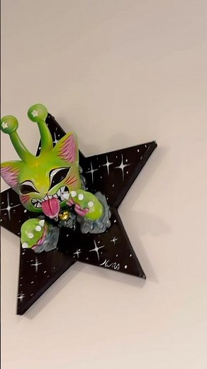 Glorb ON DA WALLL ••#catart #sculpture #handmade #alien #aliencat #cuteart