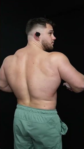 The Physique of a Bench Press Champion 💪🏼