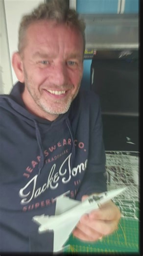 Wir wollen die Menschen hinter den Modellen sehen! Zeig DICH mit DEINEM Modell und werde Teil unserer Community. #LetsBuildModels #PlasticLove | Revell