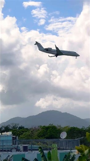 Small Business Jet Landing in Da Nang