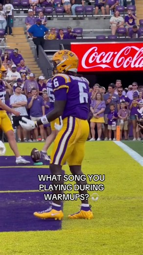 WHAT’S THE PERFECT PREGAME SONG? 🔥 #footballtiktok #collegefootball #widereciever #lsutigers #songs