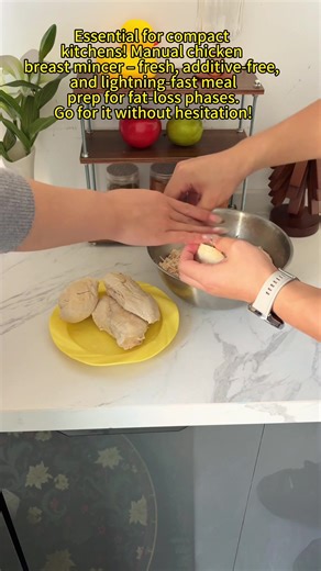 Shreds Chicken in Seconds?! 🐔⚡️ No more forks or mess — this chicken shredder makes meal prep easy. Just twist, and boom: perfectly shredded chicken every time. 👩‍🍳🔥 #KitchenGadgetGoals #ChickenShredder