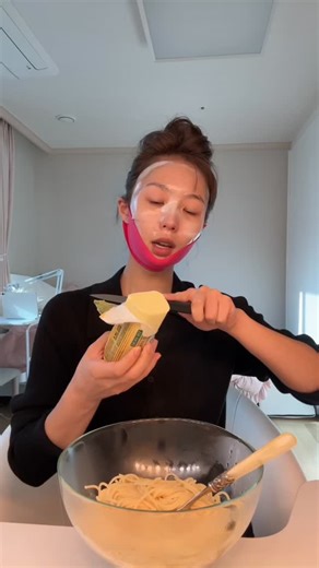 Amy Flamy on Instagram: "After gym butter noodels always hit 버터누들들 #asmr #asmrsounds #mukbang #eating"