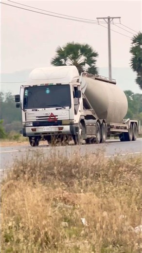 CEMENT TRUCKS TRAILER DRIVING ON THE ROAD #truckdriver #truckshortvideo #trucking #driver