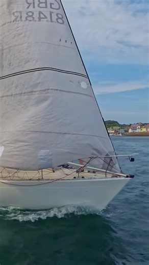 The art of the pre-start cross #sailing #yachting