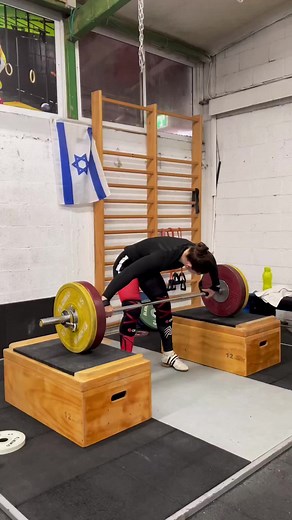 100 kg Block Snatch 2 reps by @nicolerubanovich_official #block #snatch #speed #strength #technique #training #wolfpackweightlifting #olympicweightlifting #weightlifting | Wolfpack weightlifting