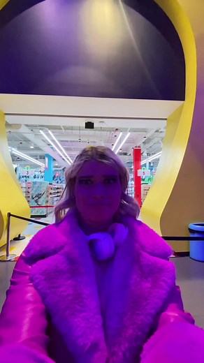 @-eld meg a barátodat, akit elhoznál ide! 👀🛒 | 📸 IG: emmaxnagy | PLOT TWIST: ezután elraboltak az ufók! 👽🛸