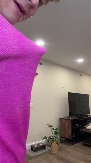 Even after 8 wears, it still stays perfectly in place, like new! 👀 She tested it by jumping and running around, and it performed flawlessly! 💥 No slipping, no shifting – perfect fit, every time. 💅 Now she only uses this one! Don't let your tops ever give you embarrassing moments again, click the yellow shopping cart below now! 🛍️