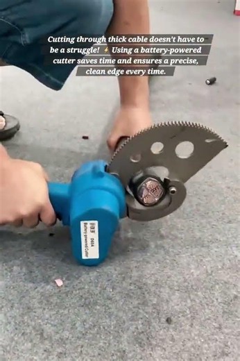 Effortless Heavy-Duty Cable Cutting with a Battery-Powered Tool