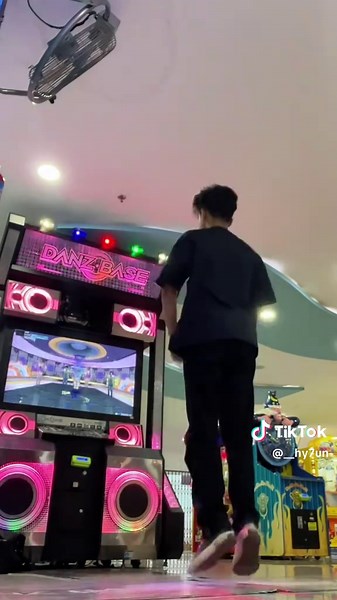 Crayon Pop - Bar Bar Bar Dance Challenge