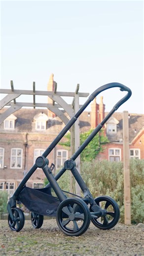 Style, adaptability, and functionality from day one! ✨ The Oyster4 Stroller from @oysterstrolleruk ensures a smooth ride for your little one, from newborn to toddler. 👶🏼 Evolving to suit your needs, this stroller is compatible with the Oyster Carrycot for newborns, which features rocking rails on the bottom for soothing at home! #Oyster4 #BabyOnBoard #ParentingMadeEasy