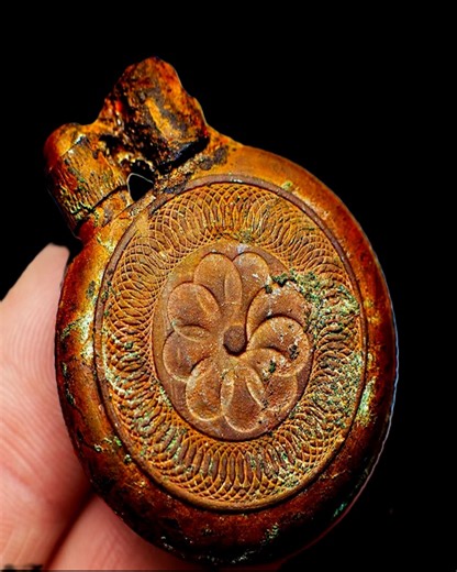 A Century Buried – WWI Soldier’s Lighter Restored | Pretty Restoration