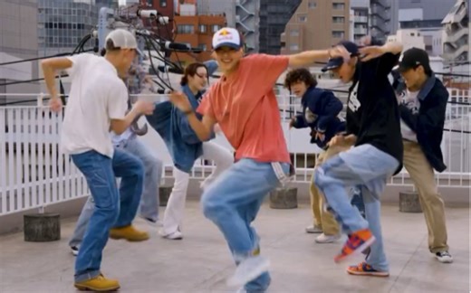 Kyoka和徒弟们共舞. 这个氛围太棒了. Oldschool hiphop routine