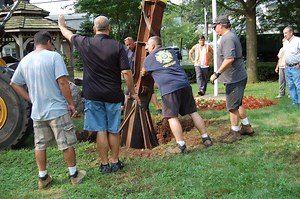 VIDEO/PHOTOS: The Making of a Monument