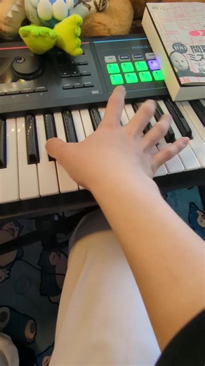 エモーショナルな『Pretender』シンセサイザー演奏