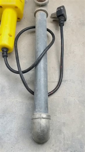 Safe way to remove a stuck cable.I can't get my head around this. 😂