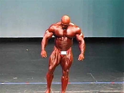 THE RETURN OF THE MENACE ⚔️🗽 When @bigdjames rolled into the 2009 New York Pro…he wasn’t just looking for a win…he was looking for redemption. After battling a brutal case of bronchitis that derailed his Arnold Classic prep just two weeks out…DJ stepped onto the New York stage with a vengeance. This wasn’t just The Menace of old…this was a surgical strike. James brought a package in the 248-253 lb range proving he could carry world class mass while maintaining the lethal lines and sleek silhoue