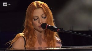 34K views · 2.2K reactions | Ma che luna, ma che luna c'è stasera... È stato un onore omaggiare Anna Magnani 李 Grazie David di Donatello e viva il Cinema Italiano  Premi David di Donatello | Noemi Official | Facebook