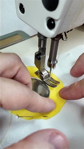 The perfect fried egg - pincushion in 5 minutes DIY #sewingmachine #friedegg #pincushion