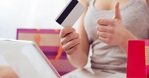 How To Stop Wasting Money - 7 Habits To Spend Less