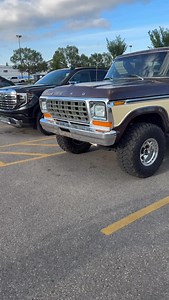 When you meet your reverse bronco twin! #fordbronco #bronco #truck #trucks #fordtrucks #classicford #classictruck | Extreme Truck