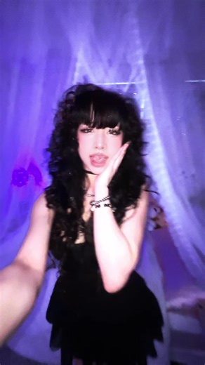 GUESS WHOS WATCHINF BEASTARS AHAHAHAHHAAH | beastars