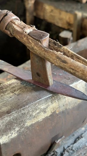 “Precision in every strike, perfection in every curve.” #blacksmith #craftsmanship #culturalheritage #handmade #forging