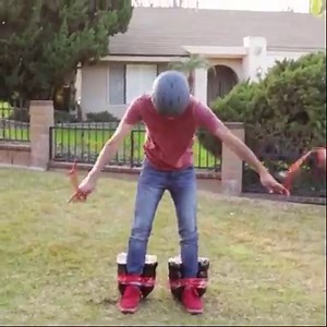 Der weltweit erste Cola-Jetpack. (fks) via (Zach King // Vine) | CHIP