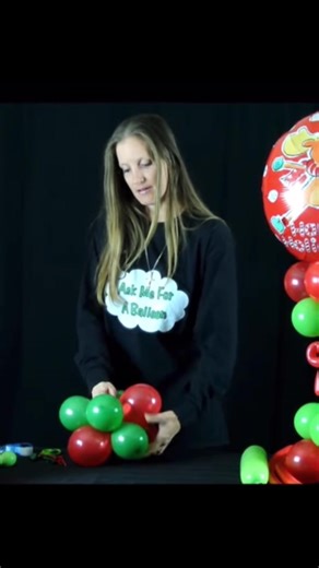 Learn how to make a easy Christmas balloon decoration! Red and green is a popular colour combo for Christmas decorations. This decoration features a happy holidays foil balloon. Follow for more tutorials, tips and inspiration with balloons 🎈#balloons #balloonsoftiktok #balloondecoration #christmasballoons #balloontiktok #howto #partyballoons #christmaspartydecor #balloonlife #learnballoons #diyballoon #askmeforaballoon
