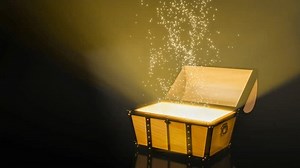 Treasure Chest Opened Lid Golden Light Stock Footage Video (100% Royalty-free) 1106704655 | Shutterstock