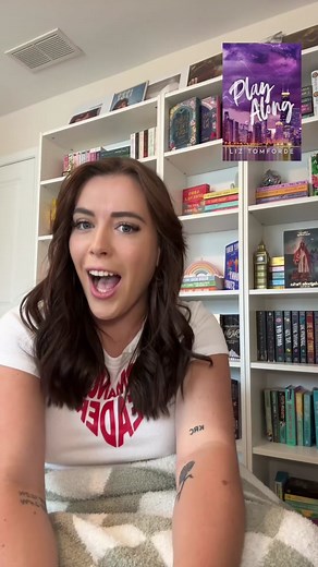 Currently on my way to the Windy City if you know what I mean… #windycityseries #playalong #liztomforde #rightmove #caughtup #caughtupliztomforde #playalongliztomforde #sportsromancebooks #romancebooktok #marriageofconvenience #marriageofconveniencetrope #romancebookrecs #newbookrecs #newbookrelease #bookboyfriend #bestbookboyfriend #romancereader