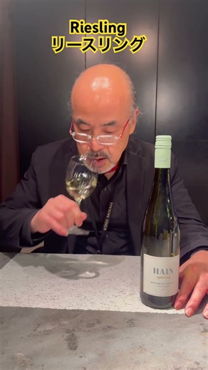 "Make a reservation on LINE using the link on the channel and come to the store."