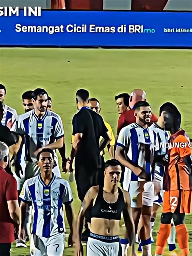 Dulur kita kalau ga madura ya samarinda 🤩💙🧡❤ Source : @bandungfootballcom #persibbandung #footballedit #fyp #borneo #adamalis