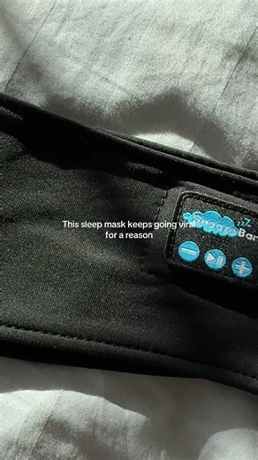 Once you try it, you get the hype 👀 Snoozeband blocks light and plays your choice of audio through built-in flat speakers - no earbuds, no pressure, just better sleep. #snoozeband #sleephack #sleepheadphones
