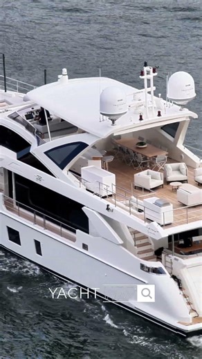 Azimut Grande 32 Meter. 😎 Cruising in Miami.