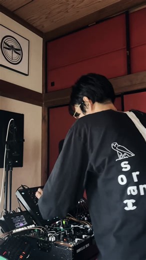 蜻᷈蛉᷈ -𝙩𝙤𝙣𝙗𝙤- on Instagram: "ライブ用コントローラーを @novation_jp の Launch Control XL 3 に変更しました🎛️✨ 1010music Bluebox とMIDI接続して、 ボリューム／センド・リターン／FXパラメーターをコントロールしています。 すでにライブでも使用しましたが、 フェーダーやノブの重量感と質感が本当に素晴らしく、 より繊細で立体的なライブミックスが可能になりました🌿 MIDIアウトが2系統あるので、 これからさらに複雑なルーティングにも挑戦できそうで楽しみです。 素晴らしいプロダクトなので、ぜひチェック＆フォローしてみてください👇 👉 @novation_jp I’ve switched my live controller to the Launch Control XL 3 by @novation.jp 🎛️✨ Connected via MIDI to the 1010music Bluebox, I’m controlling volume, send/return, and FX