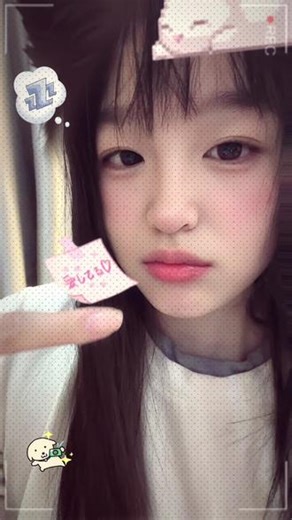 不想再熬夜啊！#原相机live写真 #甜妹高p日常 #怼脸拍表情管理失败 #live碎片涂鸦 #旧照新发inmyfeeling