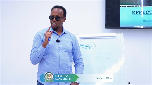 𝐓𝐚𝐛𝐚𝐛𝐛𝐚𝐫 𝐥𝐨𝐨 𝐪𝐚𝐛𝐭𝐚𝐲 𝐇𝐨𝐠𝐠𝐚𝐚𝐧𝐤𝐚 𝐀𝐫𝐝𝐚𝐲𝐝𝐚 𝐉𝐚𝐚𝐦𝐚𝐜𝐚𝐝𝐝𝐚 𝐒𝐈𝐔. Ustaad Shaafici Diiriye Cabdi, guddoomiye kuxigeenka jaamacadda ee dhanka Cilmibaarista iyo Horumarinta, ayaa bixinayay tababbarkan oo ciwaankiisu ahaa Xirfadaha Hoggaaminta. | Somali International University - SIU