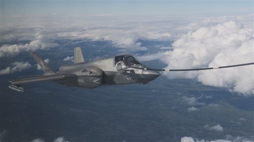 VMGR-152 Marines train during exercise Red-Flag Alaska