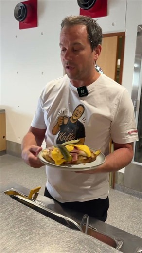 Tisdag v.28: pytt i panna, Reuben-sandwich och ostpaj. Lunch 135kr
