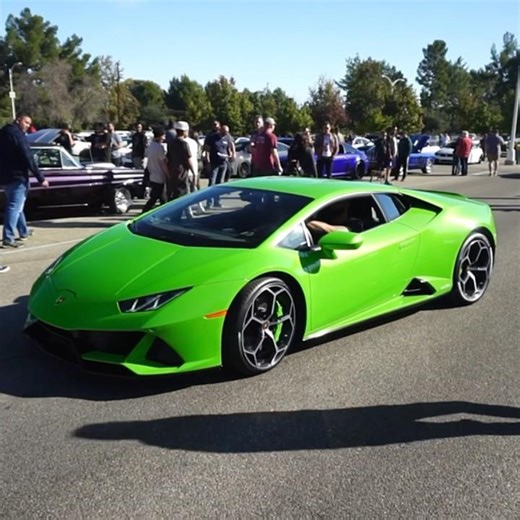 Is GREEN the best color for a Lamborghini Huracan? #lamborghini #lamborghinihuracan