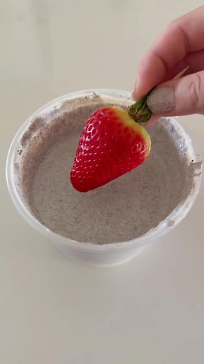 Delicious Cookies & Cream Berries Recipe