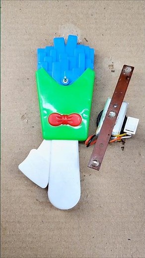 No Batteries Needed! Amazing Hand-Powered Spinning Light!