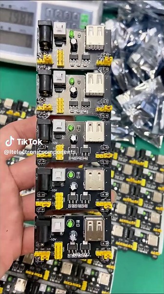 MB-102 MB102 Breadboard 400 830 Point 65 Jumper Wires Solderless PCB Bread #electronics #electroniccomponents #engineering #fábricachina #diyproject #electrician #electricista #componenteselectrónicos #electronicscomponents #электронныекомпоненты #مكونات_إلكترونية #электроника #electrónica