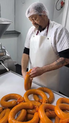 8.4K views · 56 reactions | Fleischwurst vom feinsten ! Bei uns im genusswerk. und das wie Immer ohne Zip & Zap 蘭 | Genusswerk Höner | Facebook